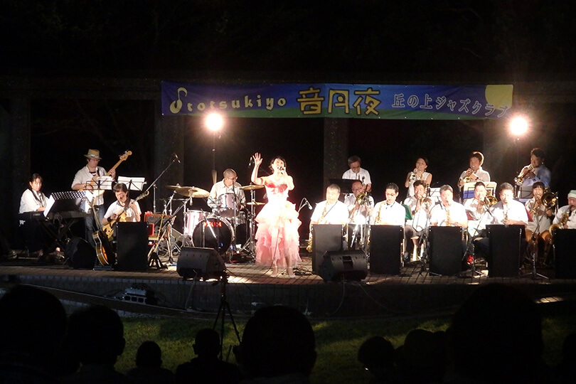 ジャズフェスティバル IN 鶴牧東公園実行委員会（出演：多摩スイングジャズオーケストラ）
