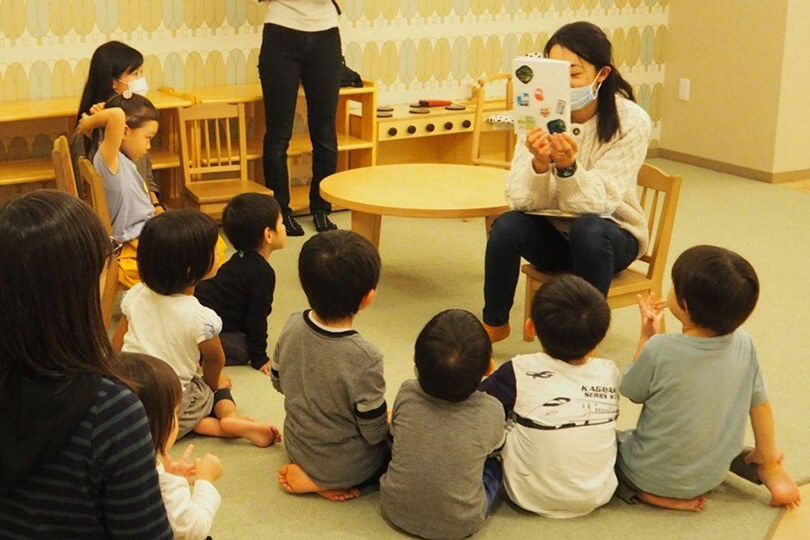 読み聞かせの会「ひなたぼっこ」